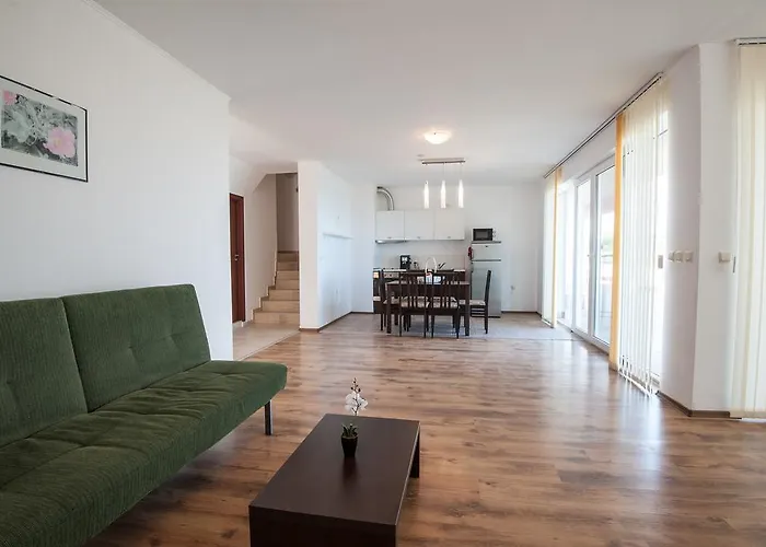 Луксозна вила вили момчил